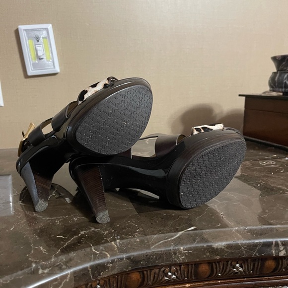 Size 7 Leopard front Michael Kors heels - Picture 3 of 5